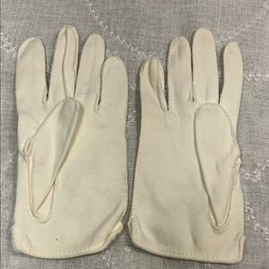 Vintage white gloves 80’s